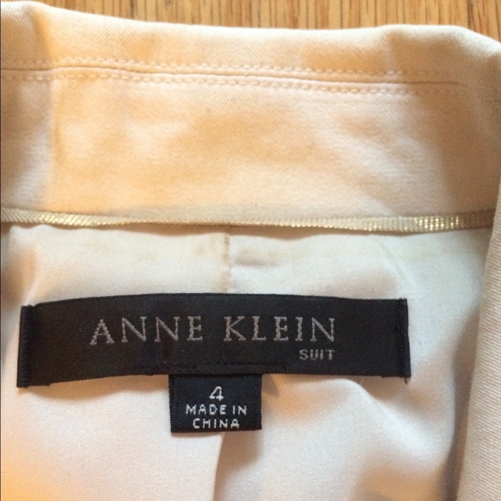 Anne Klein size 4 off white (Stone) skirt suit - Picture 2 of 5